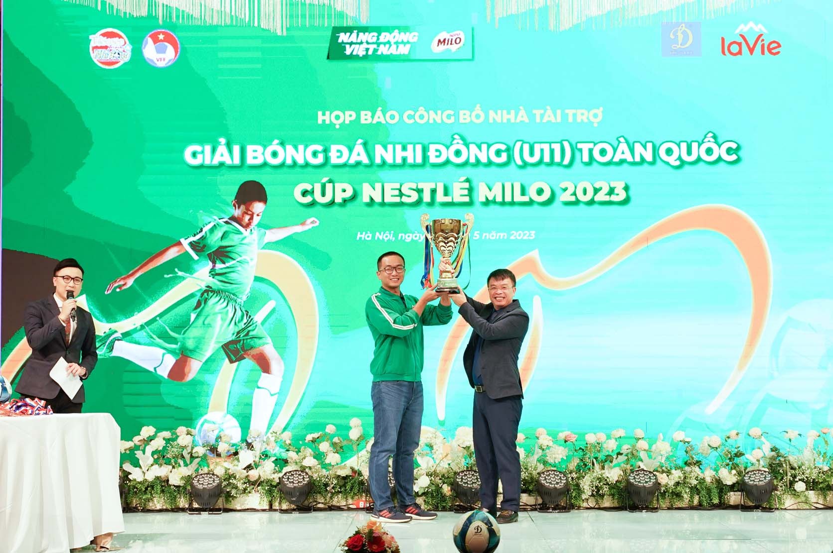 h9-nhan-hang-milo-trao-cup-1715961838.jpg