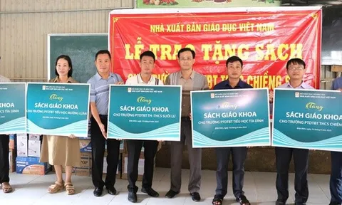 Nhà xuất bản Giáo dục Việt Nam dành 20 tỷ đồng hỗ trợ học sinh vùng bão lũ