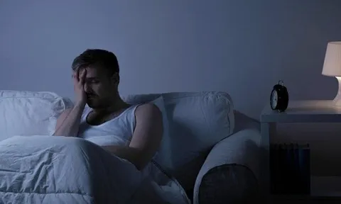 Người đàn ông mắc chứng bệnh "vung tay đánh người" khi đang ngủ