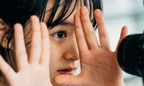 Một hành vi đang xảy ra trong rất nhiều gia đình: Cha mẹ hồn nhiên nghĩ là vui nhưng con cái khó chịu vô cùng!