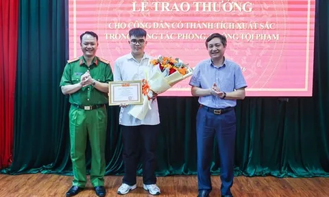 Khen thưởng nam sinh lớp 12 quật ngã 2 đối tượng trộm chó