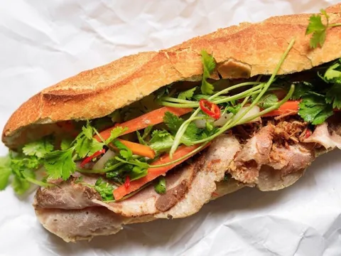 Nhiều người nhập viện nghi ngộ độc sau khi ăn bánh mì ở Huế