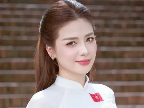 Nữ ca sĩ xinh đẹp là giảng viên thanh nhạc, đắt show bậc nhất Việt Nam