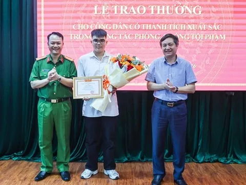 Khen thưởng nam sinh lớp 12 quật ngã 2 đối tượng trộm chó