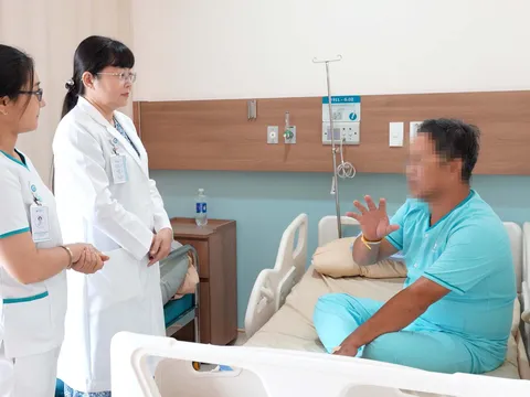Bất chợt đau đầu dữ dội, nhập viện phát hiện xuất huyết não