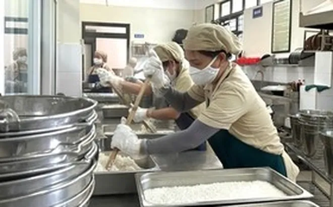 Đà Nẵng: Trường học tăng cường “gác cổng”, giữ an toàn bữa ăn học đường