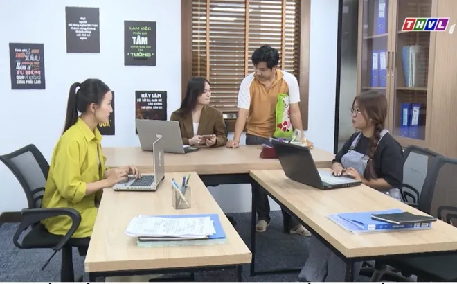Ngủ gục do “OT” đến 3h sáng, nhân viên bị đuổi việc - Sếp phũ phàng hay nhân viên không kỷ luật?