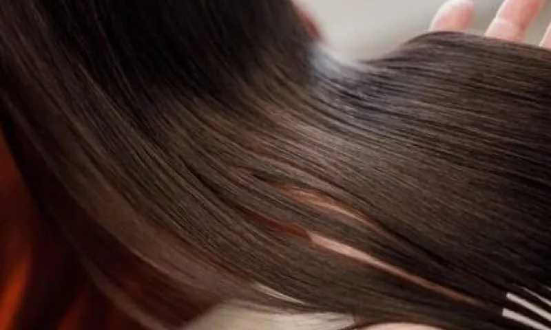 7 bí quyết đơn giản tại nhà cho mái tóc suôn mượt, óng ả