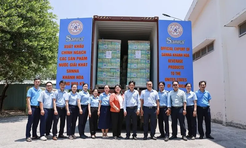 Sanna Khánh Hòa lần đầu xuất khẩu gần 4.000 thùng nước giải khát sang thị trường Hoa Kỳ