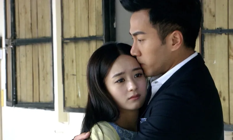 TRIỆU LỆ DĨNH – NÀNG BÚP BÊ XINH ĐẸP CỦA CBIZ VÀ “BÍ MẬT CỦA NGƯỜI VỢ”